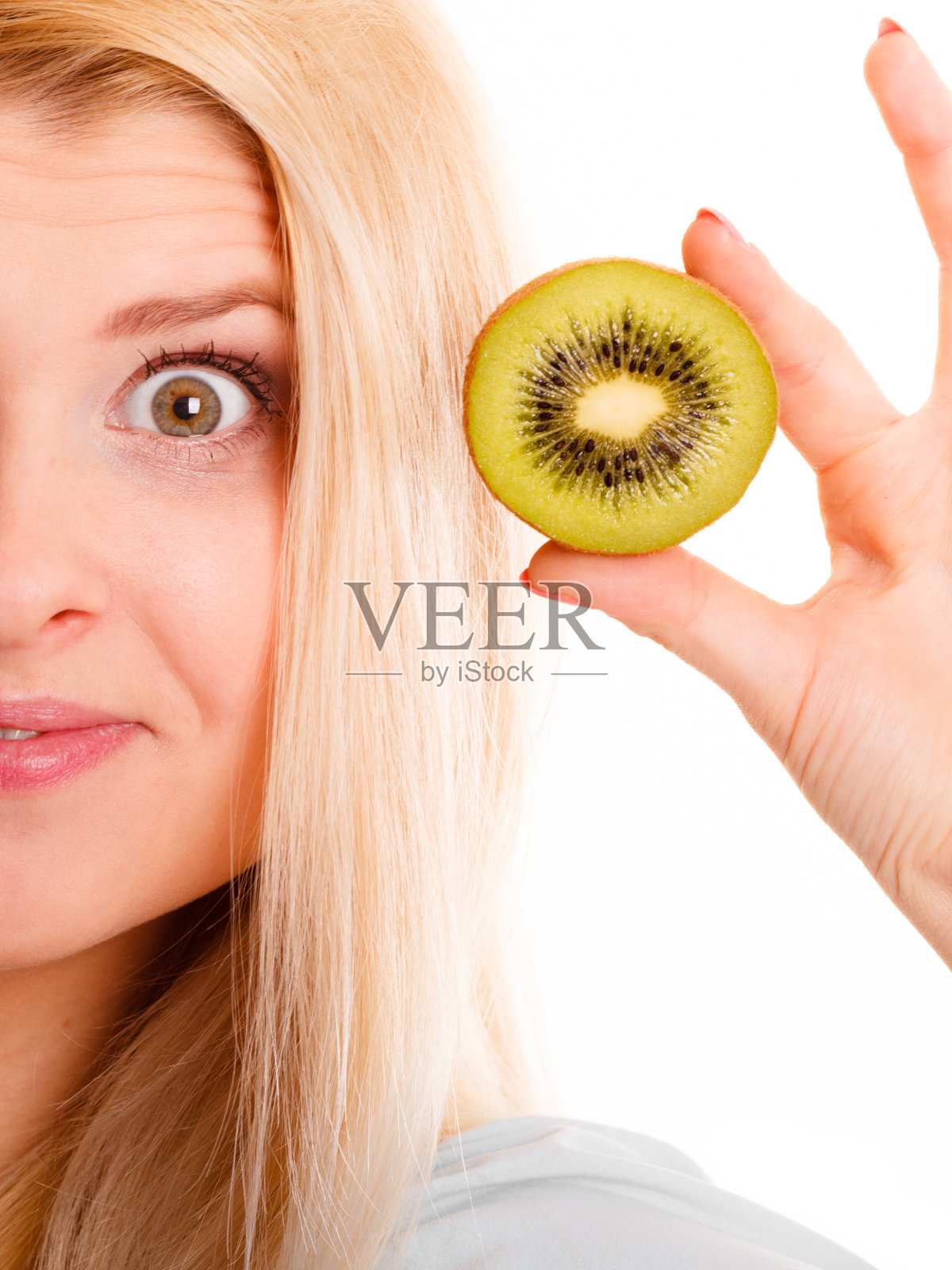 拿着绿猕猴桃的女人照片摄影图片