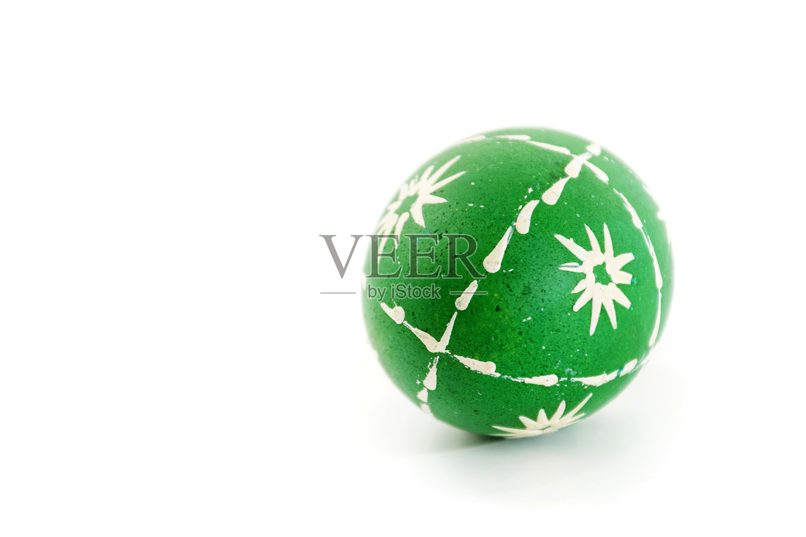 绿色复活节蜡装饰蛋孤立在白色背景照片摄影图片