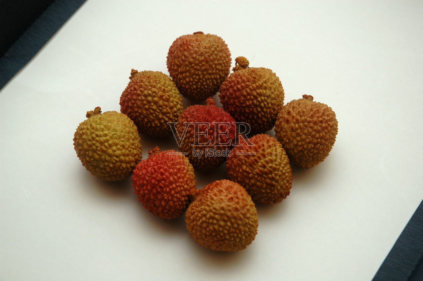 荔枝在钻石展示照片摄影图片