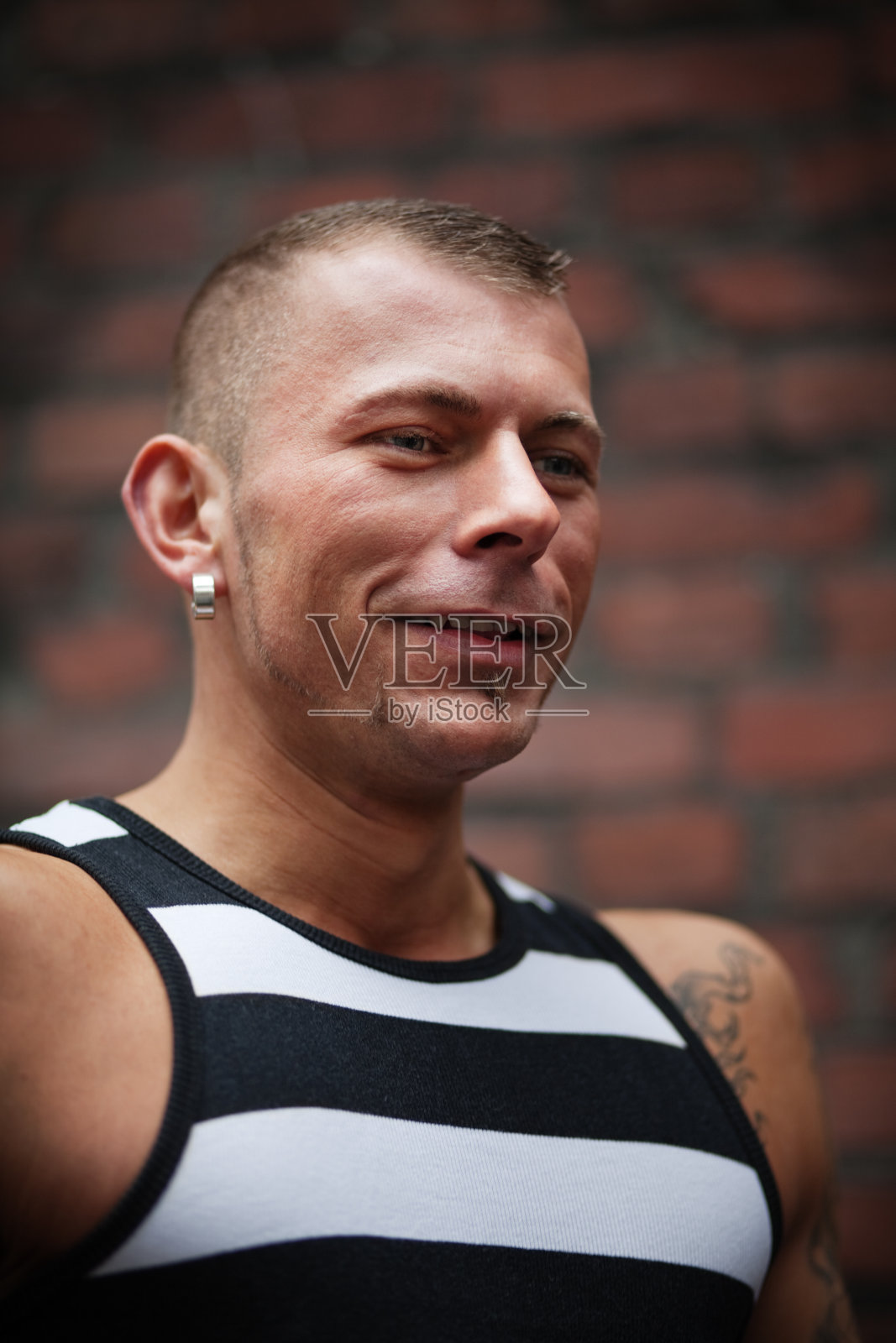 肌肉发达的男人照片摄影图片