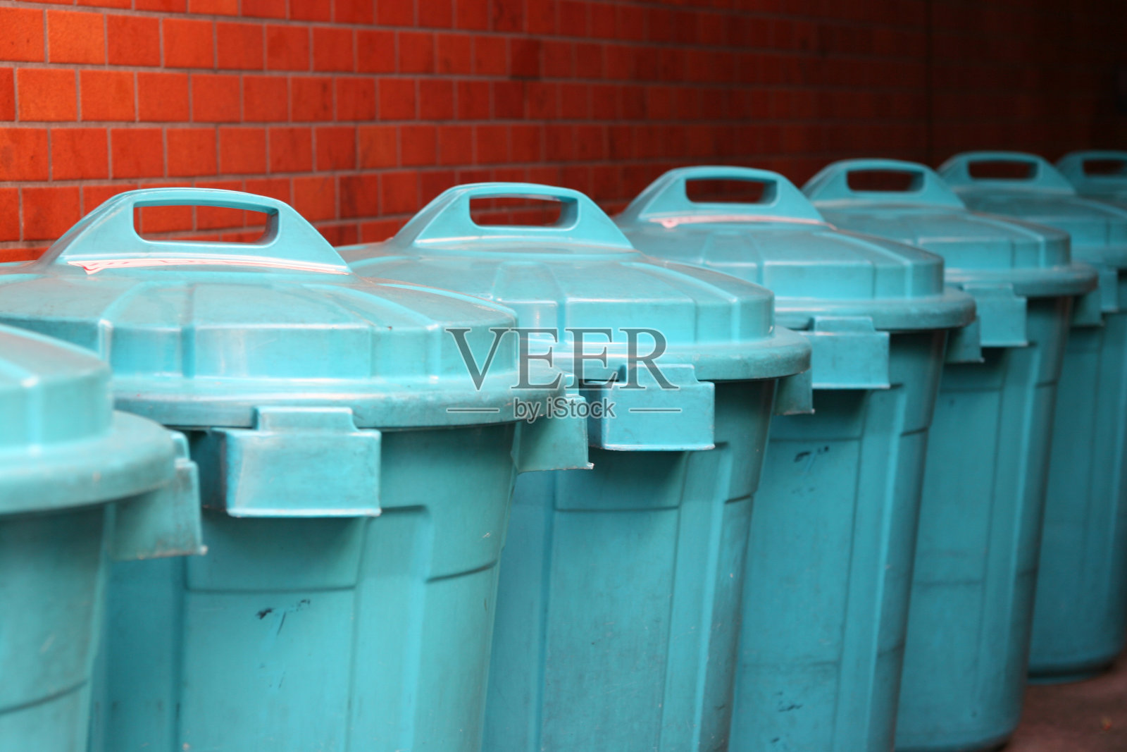 垃圾桶照片摄影图片