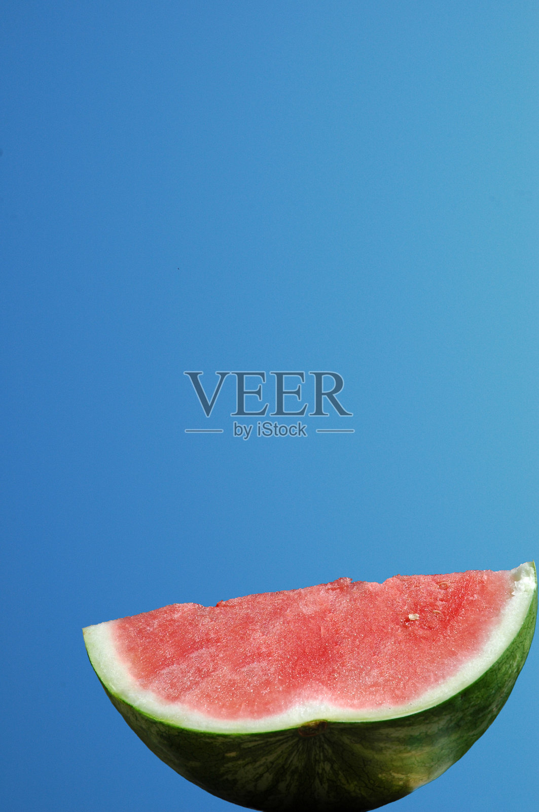 多汁的西瓜和夏日的天空照片摄影图片