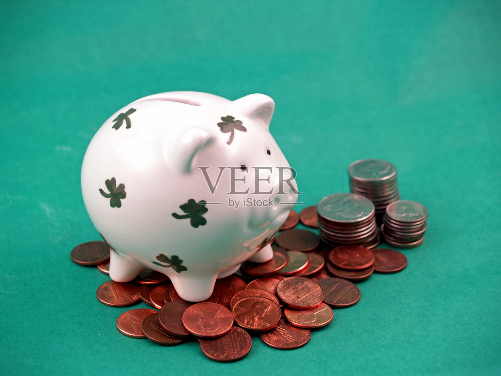 三叶草储蓄罐照片摄影图片