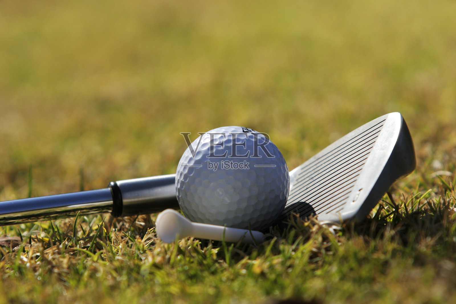 高尔夫球棒及球座照片摄影图片