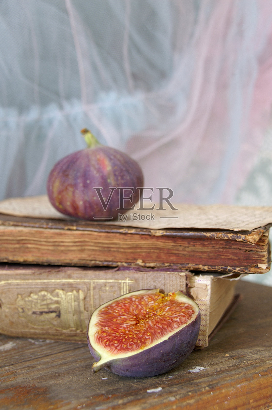 旧书和无花果照片摄影图片