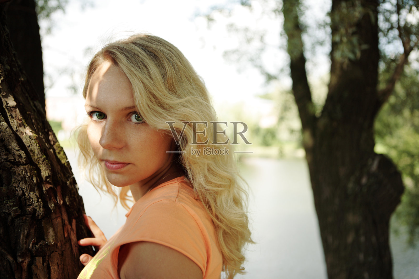 漂亮的金发美女照片摄影图片