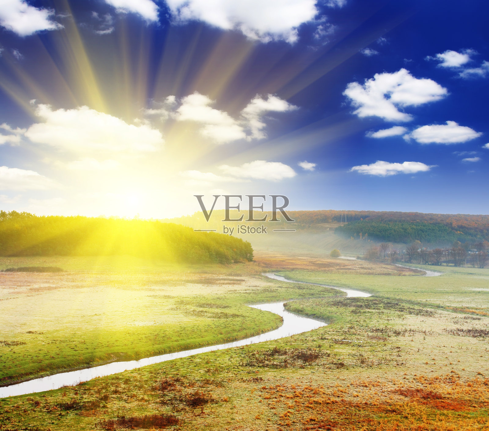 地点:欧洲乌克兰喀尔巴阡山脉。探索世界之美。照片摄影图片