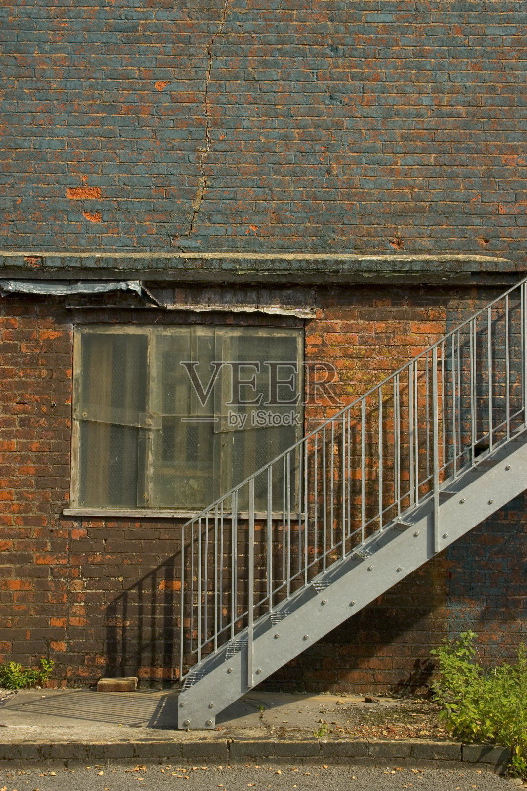 二战废弃的建筑照片摄影图片