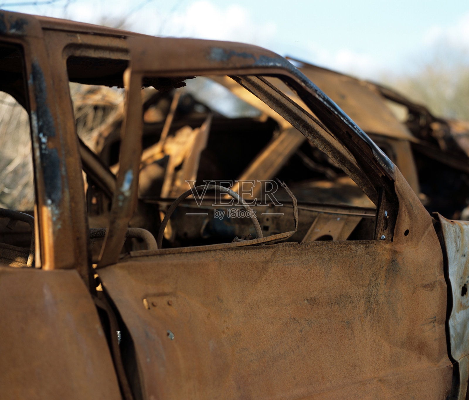废弃的车。照片摄影图片