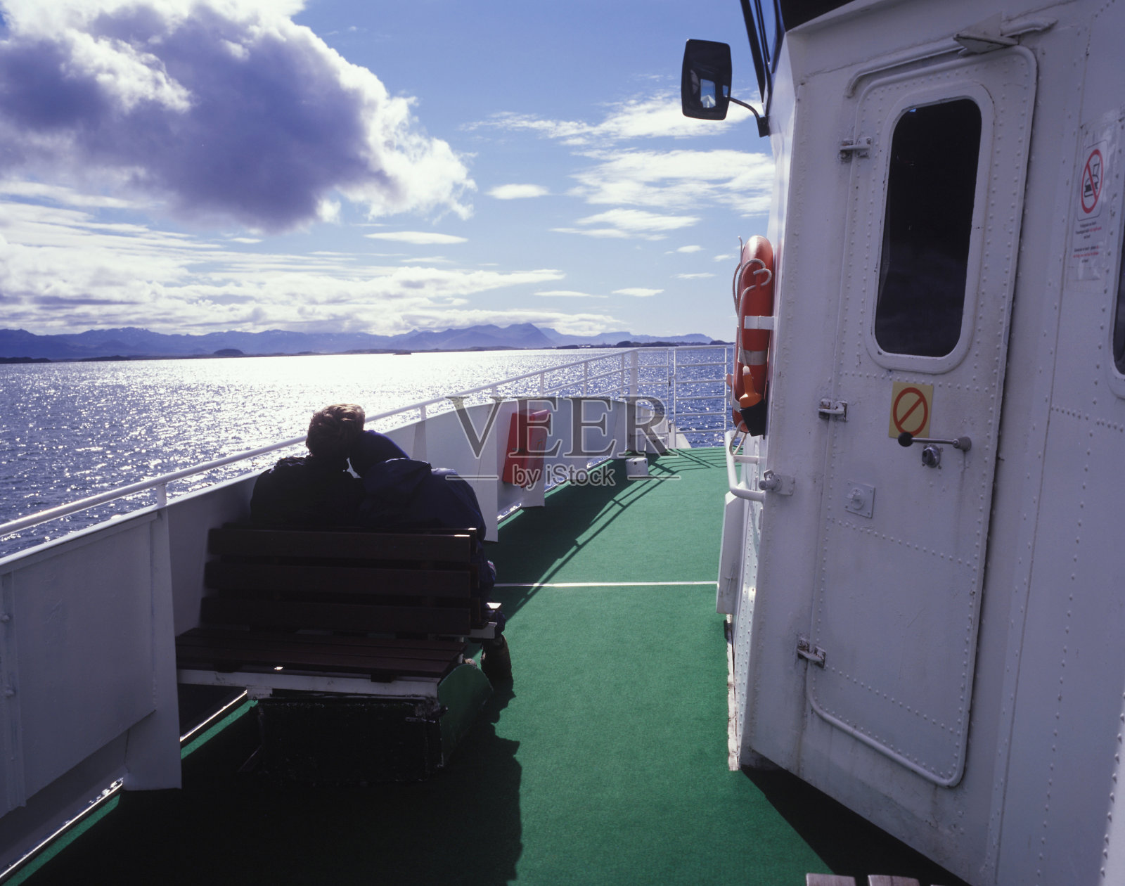 年轻的夫妇照片摄影图片