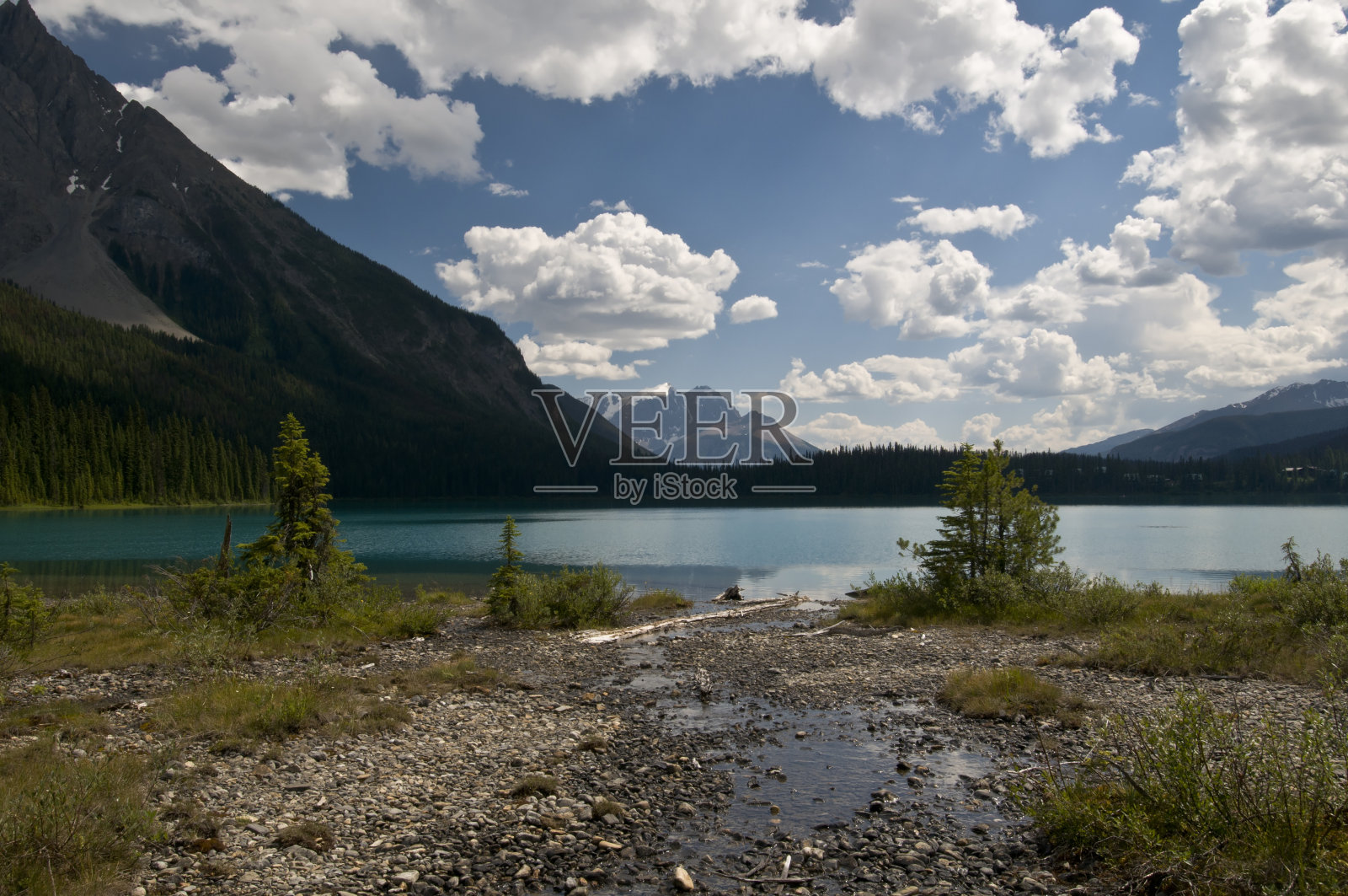 盆地翡翠湖照片摄影图片