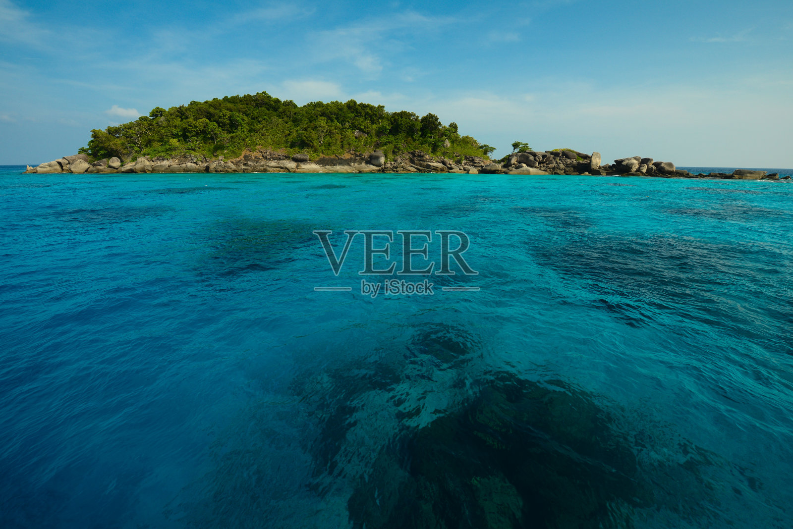 美丽的海洋和热带岛屿与水晶清澈的水，司密斯照片摄影图片