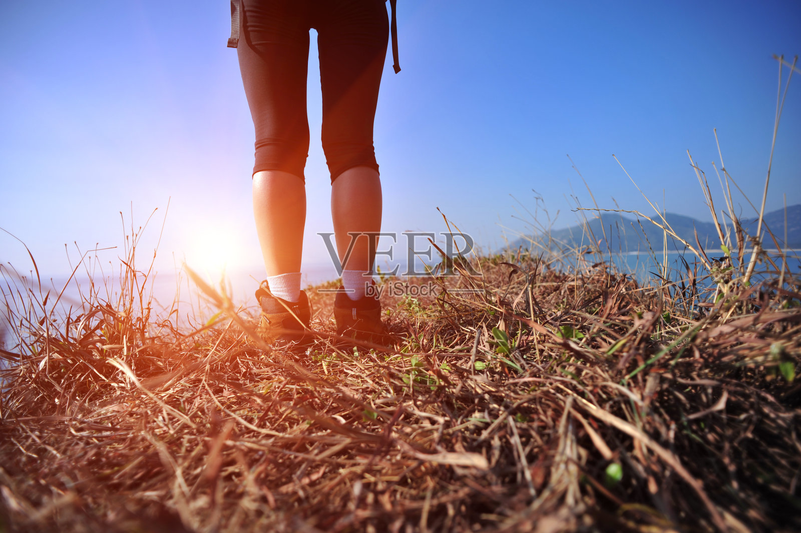 远足腿海边山顶照片摄影图片