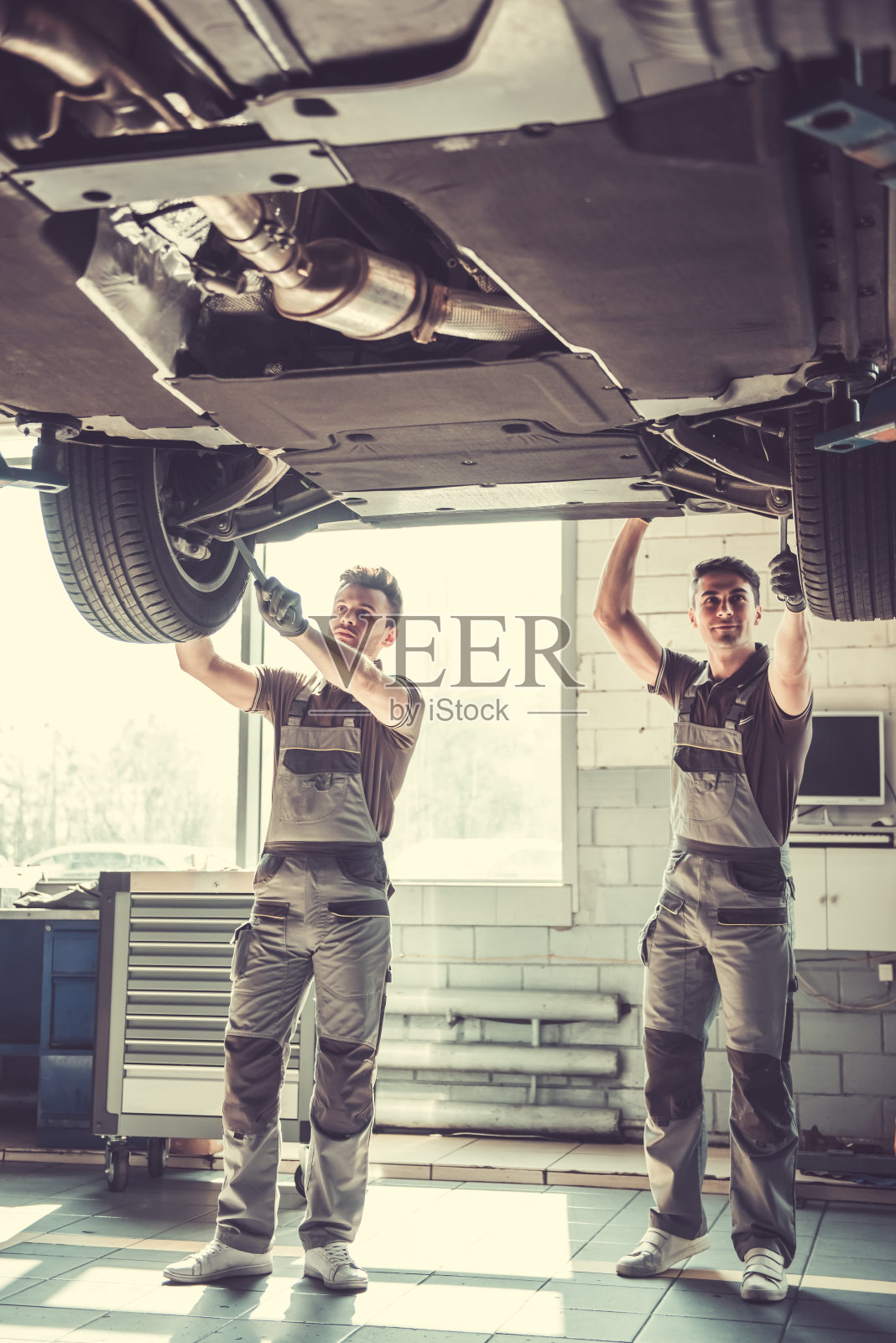 在汽车服务中心照片摄影图片