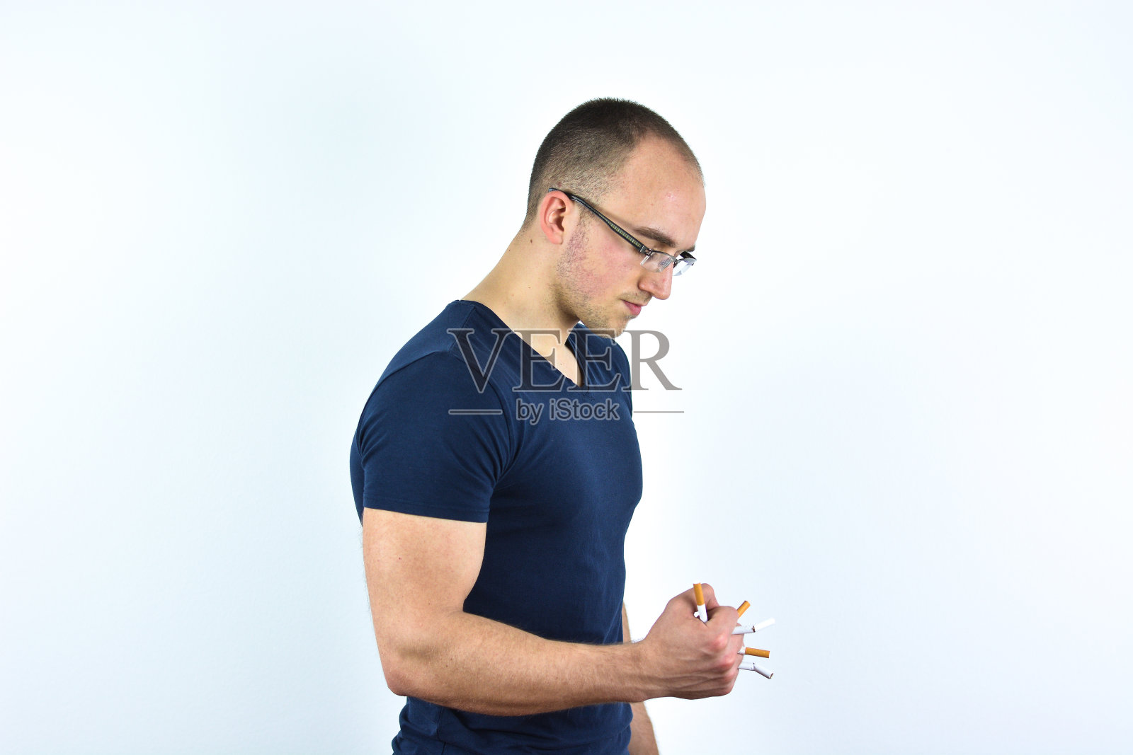 戒烟粉碎香烟照片摄影图片