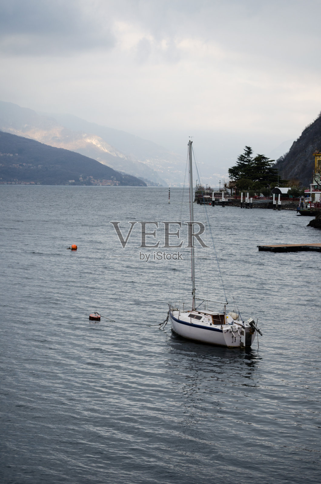 孤独的船照片摄影图片