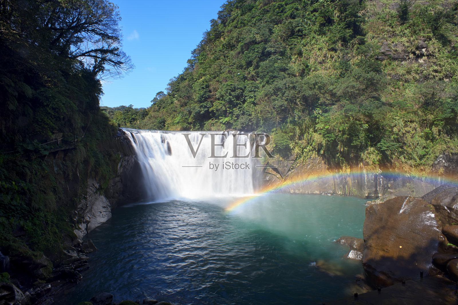 台湾台北市平溪的shifen瀑布照片摄影图片