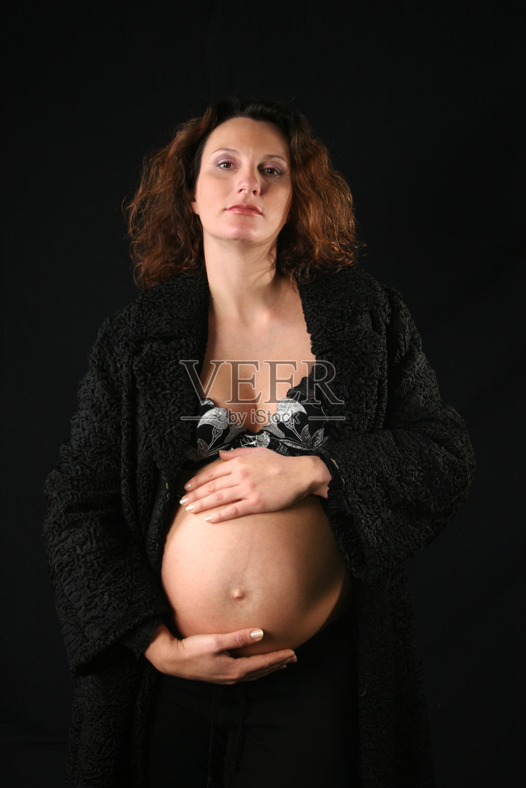 婴儿在船上照片摄影图片