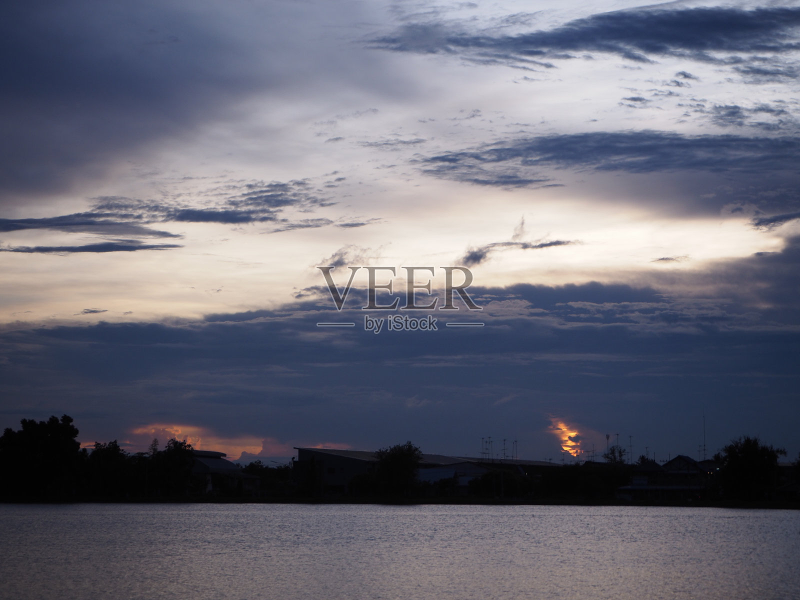 湖边的傍晚照片摄影图片