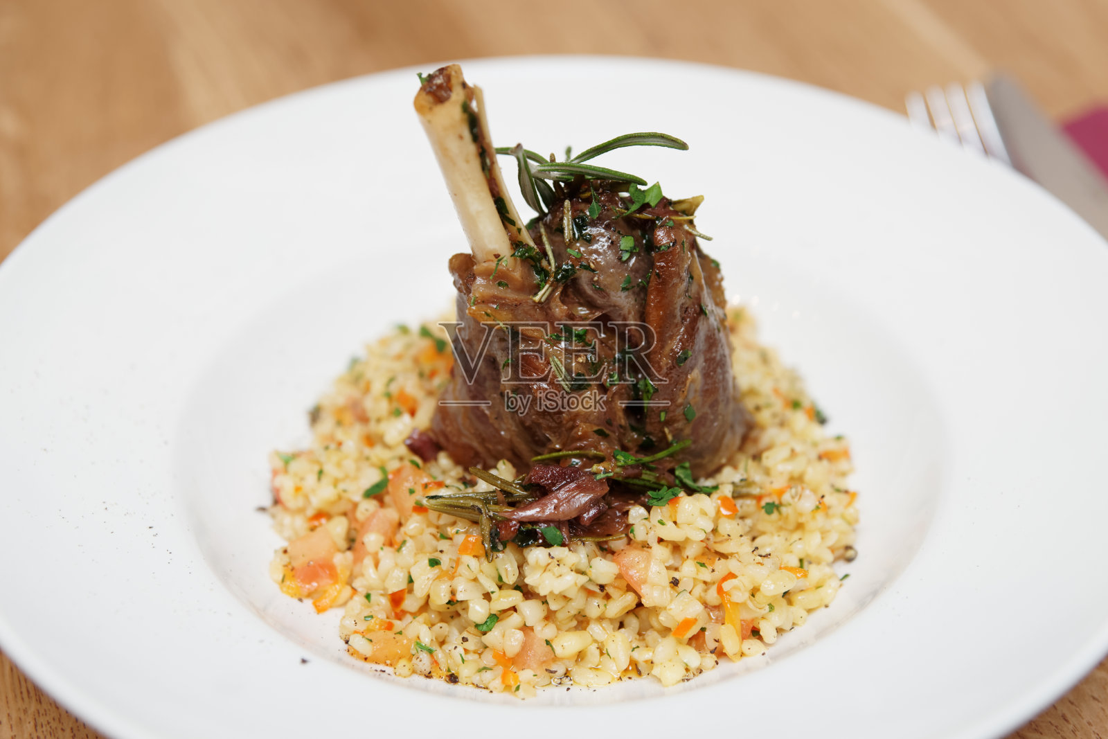 碎干炖羊小腿照片摄影图片