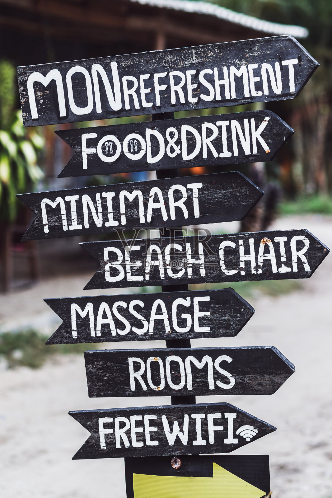 海滩上有很多东西:食物，饮料，超市，按摩，房间，免费wifi照片摄影图片