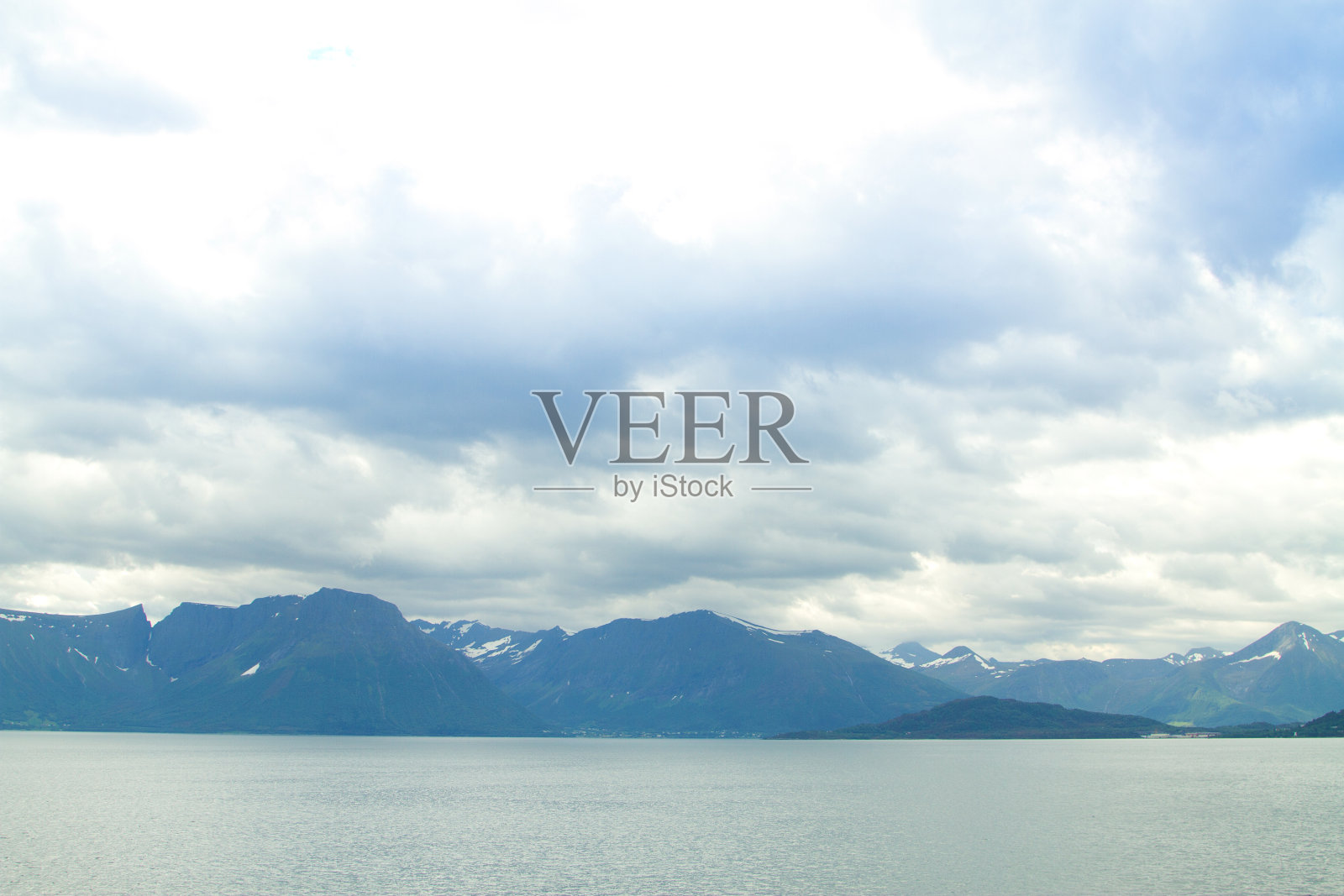 北部挪威峡湾。照片摄影图片