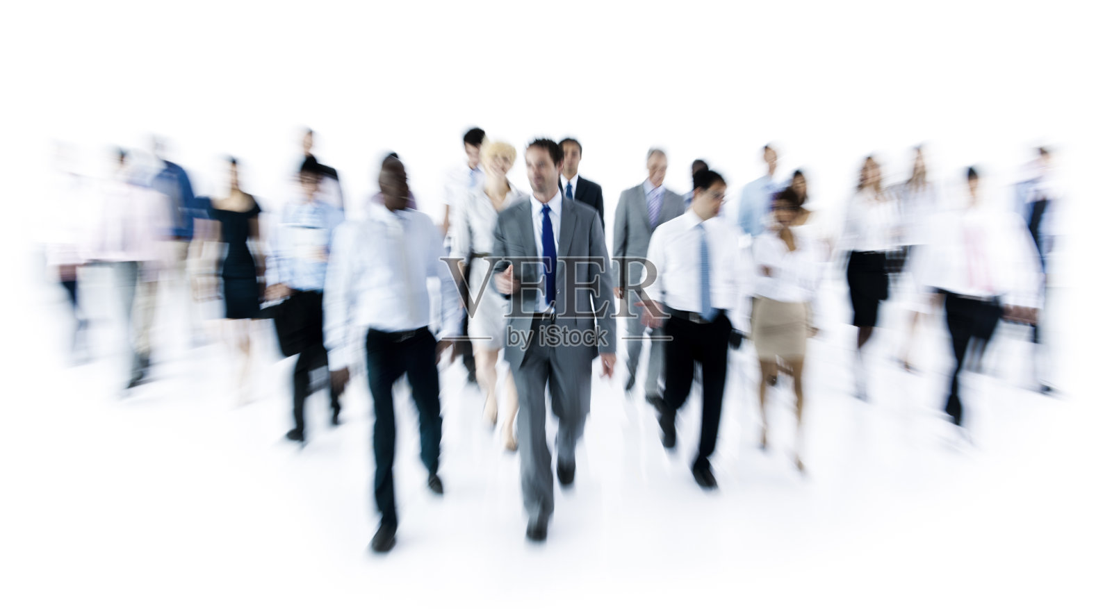 一大群商务人士在散步照片摄影图片