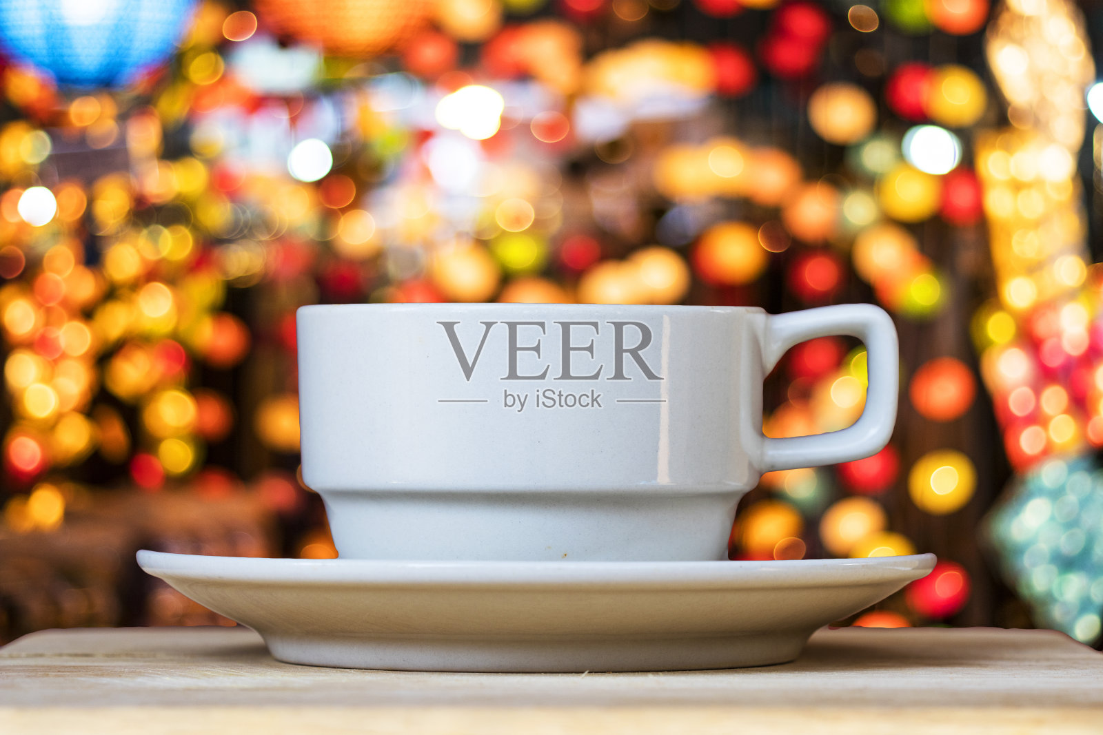 白杯咖啡上的散景背景照片摄影图片