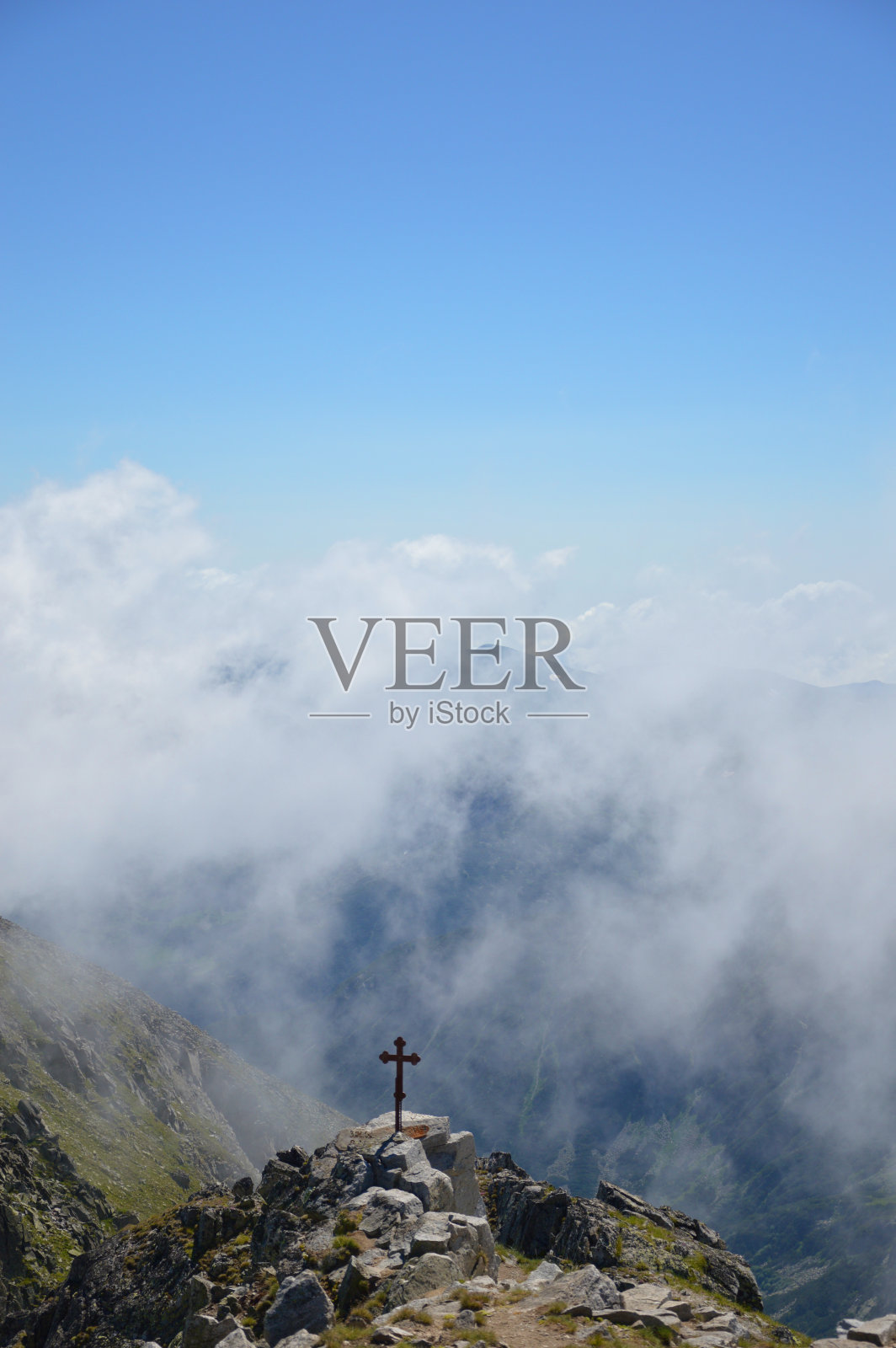 云中的穆萨拉峰照片摄影图片