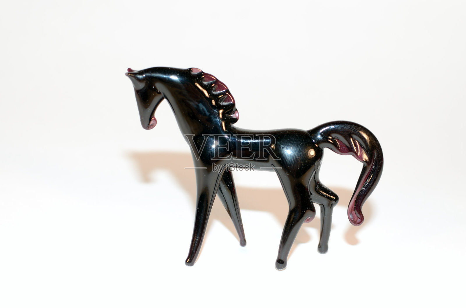 玻璃做的小马。照片摄影图片