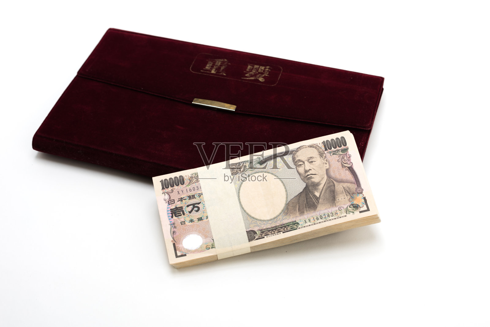 一位年轻的日本女士，负责包殓钱照片摄影图片