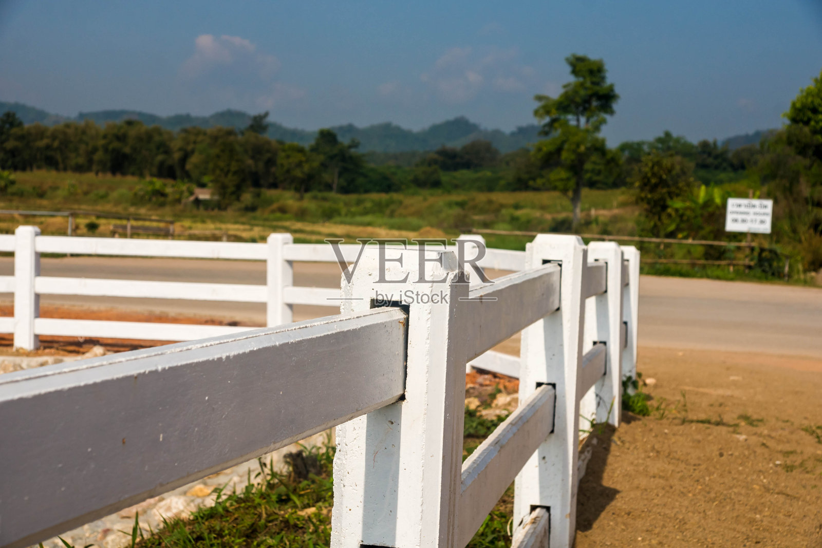 白色的栅栏照片摄影图片