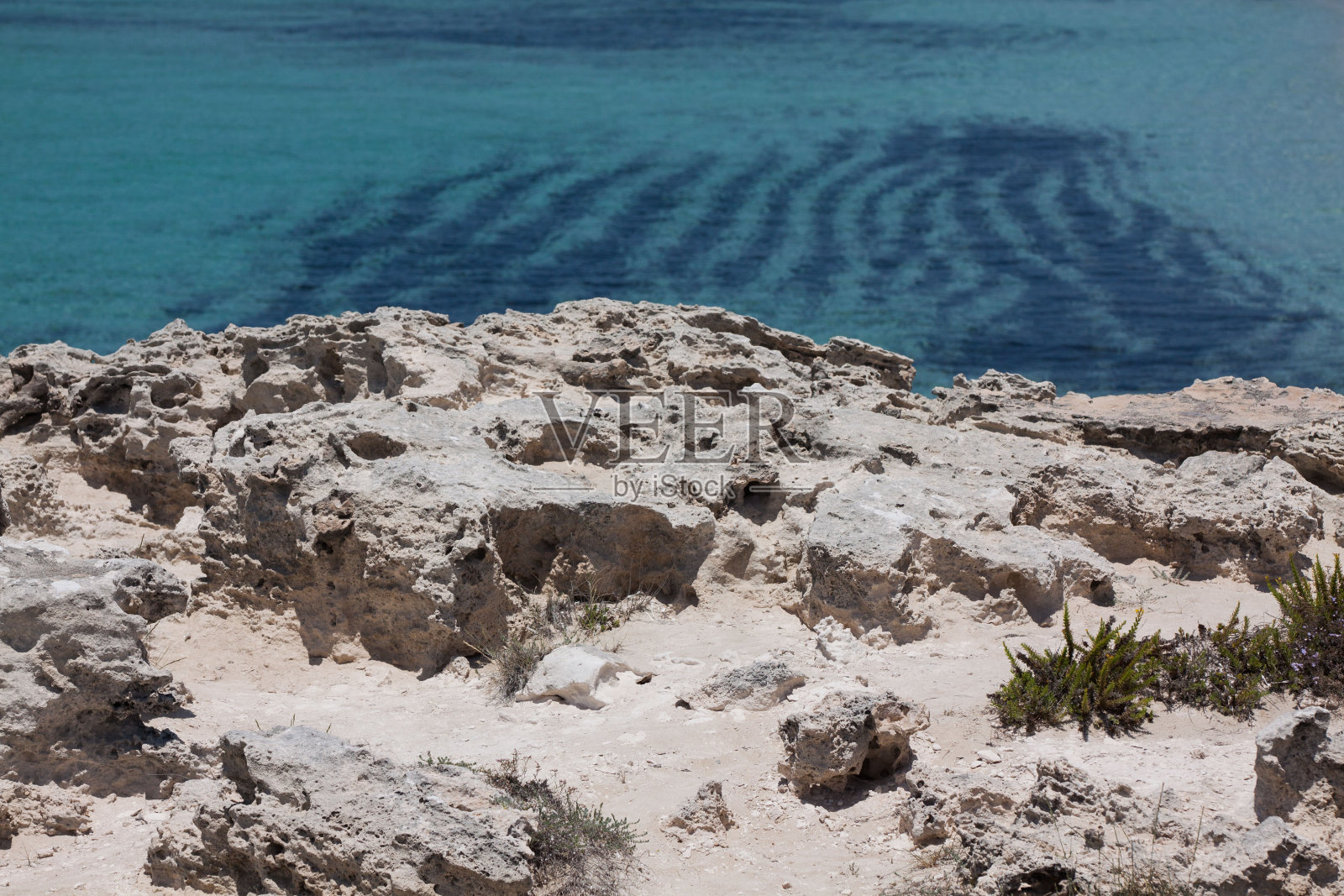 就在附近的海滩照片摄影图片