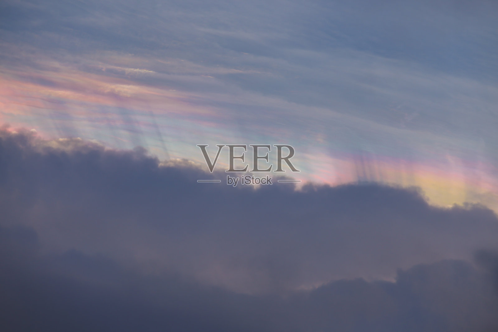 虹膜或彩虹云照片摄影图片