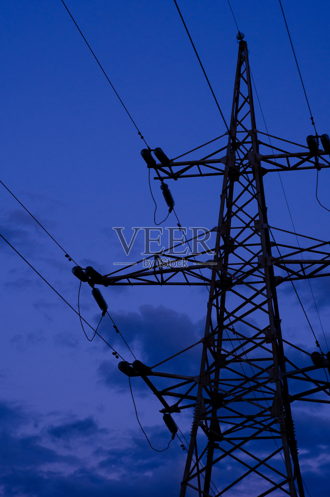 傍晚天空下权力之塔碎片的剪影照片摄影图片