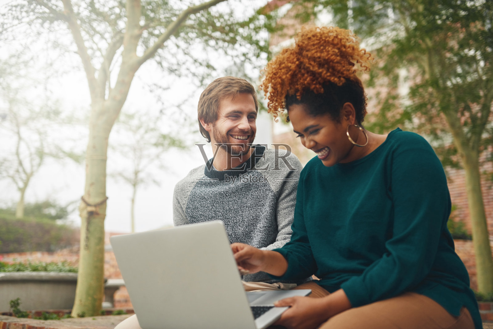 他们对这个学期感觉很好照片摄影图片