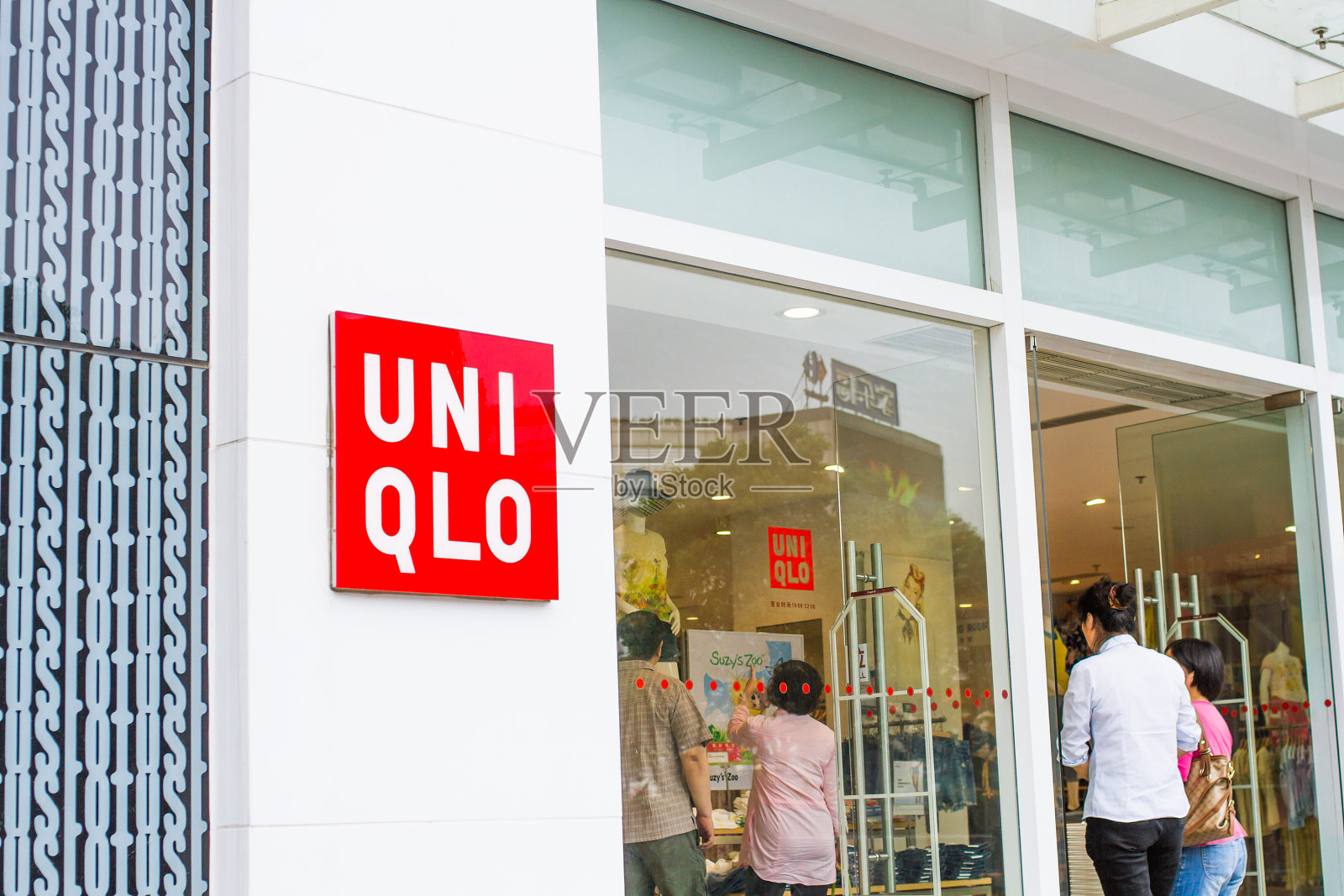 上海优衣库店照片摄影图片