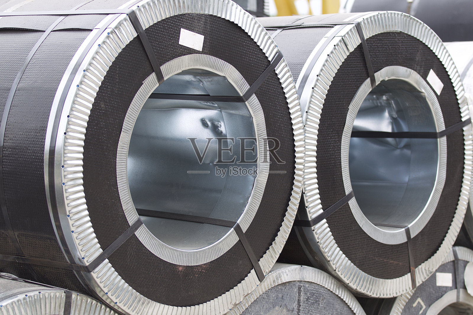 带聚合物涂层的冷轧镀锌钢卷照片摄影图片