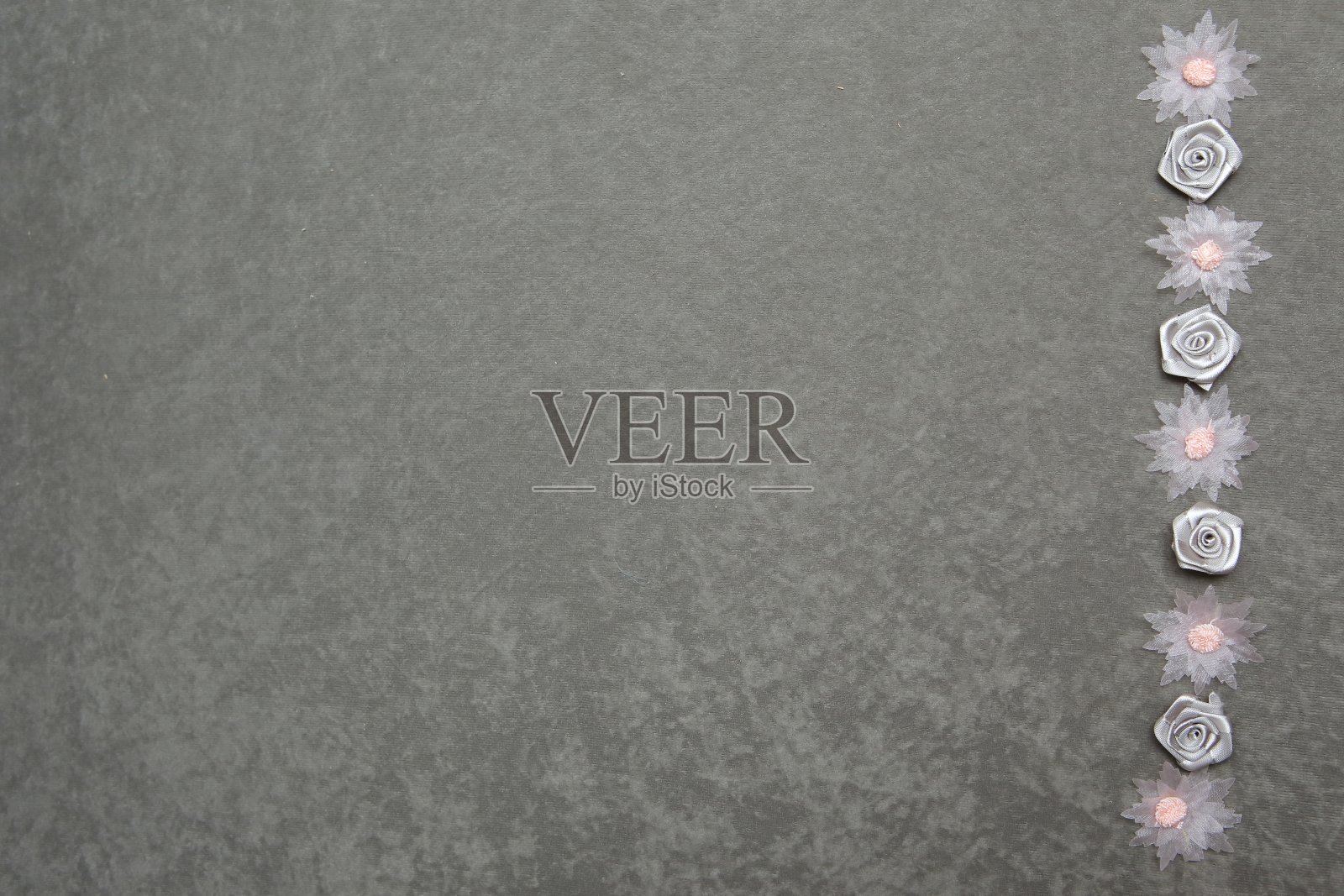 背景与鲜花从织物缝。照片摄影图片