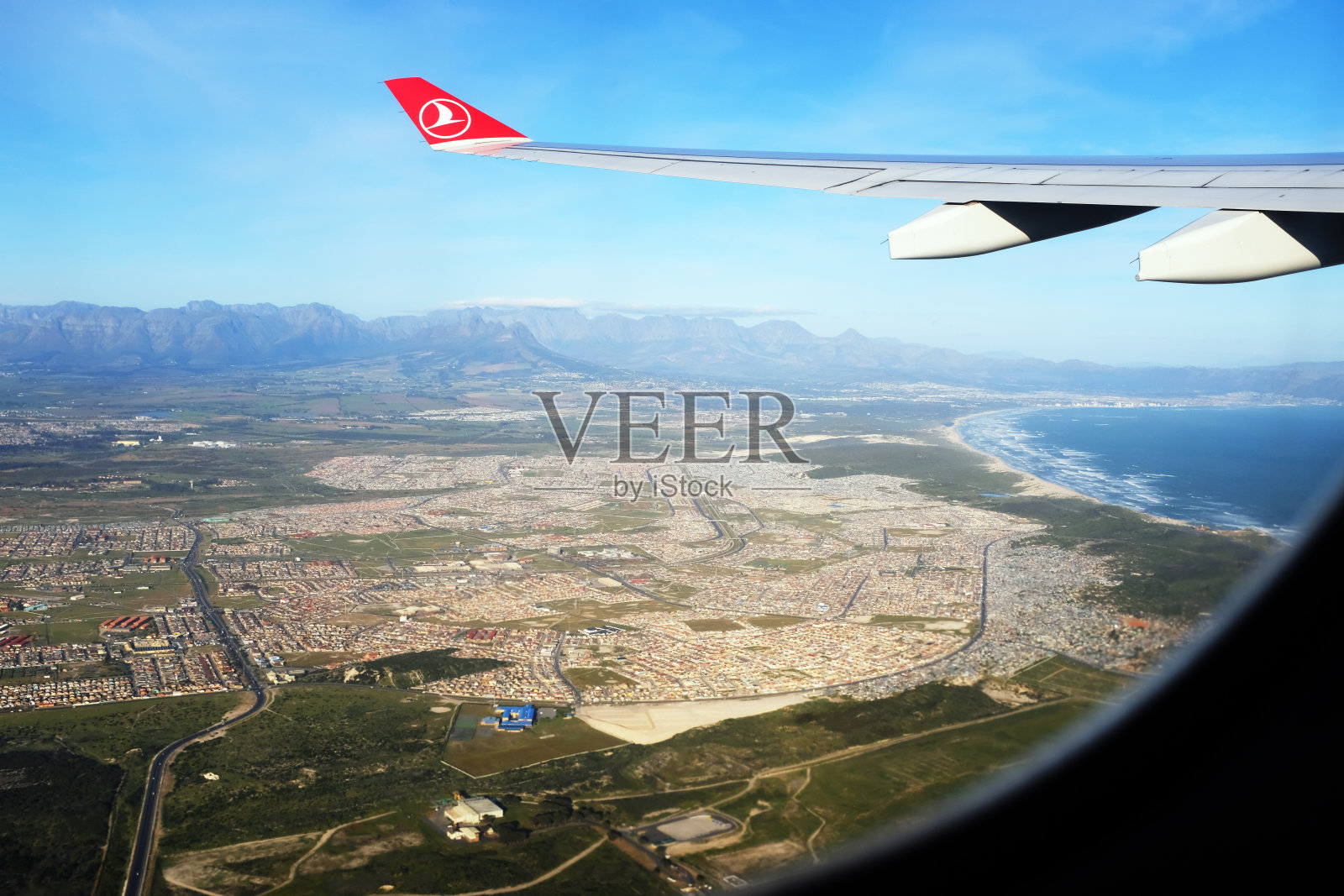 土耳其航空公司的飞机从南非开普敦国际机场起飞照片摄影图片