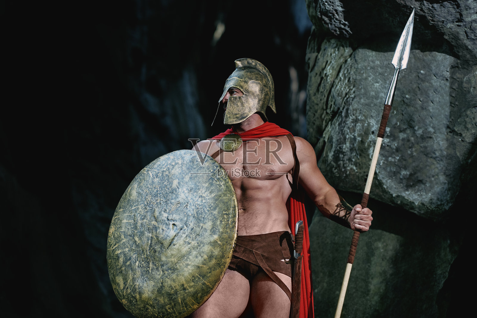 森林里的斯巴达战士照片摄影图片