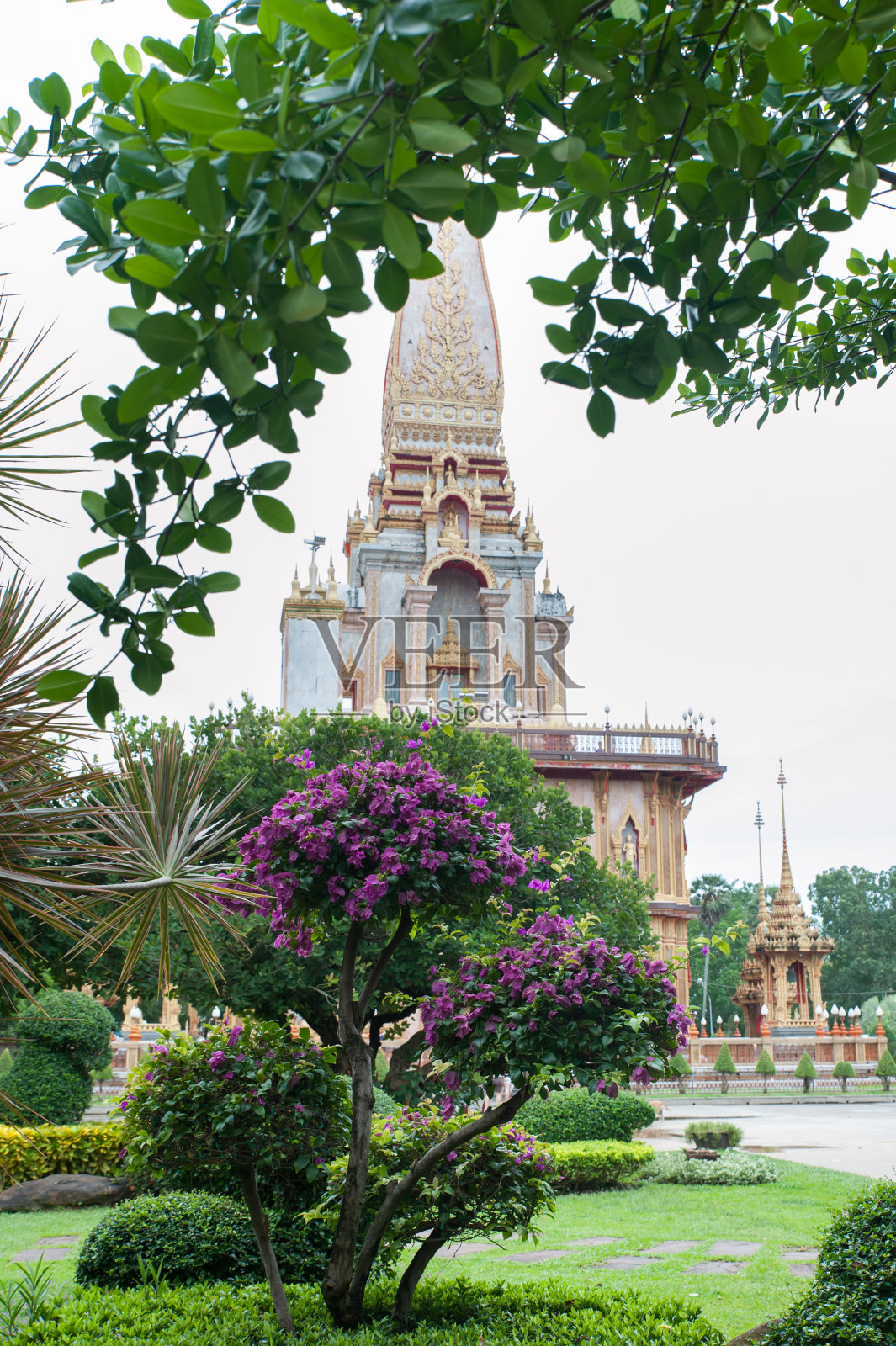 查隆寺宝塔-普吉岛的佛教寺庙照片摄影图片