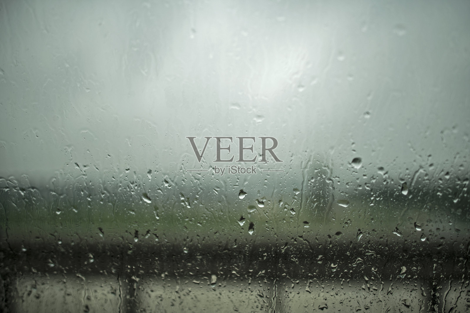 外面的黑暗雨天照片摄影图片