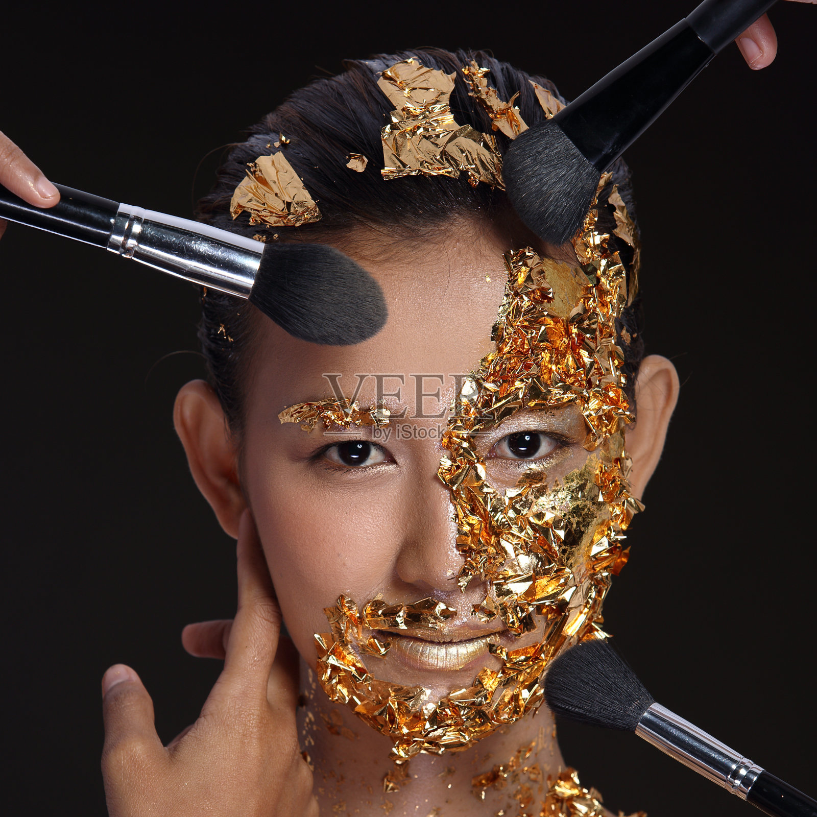 亚洲女性的高时尚风格，黑色神秘的外观照片摄影图片