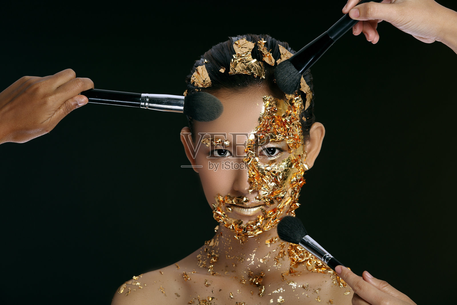 亚洲女性的高时尚风格，黑色神秘的外观照片摄影图片