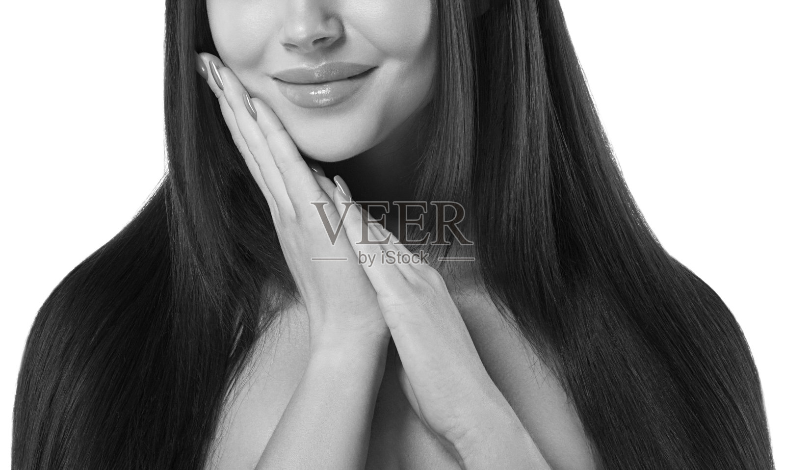 女人的鼻子，嘴唇和肩膀。黑白美人肖像。照片摄影图片