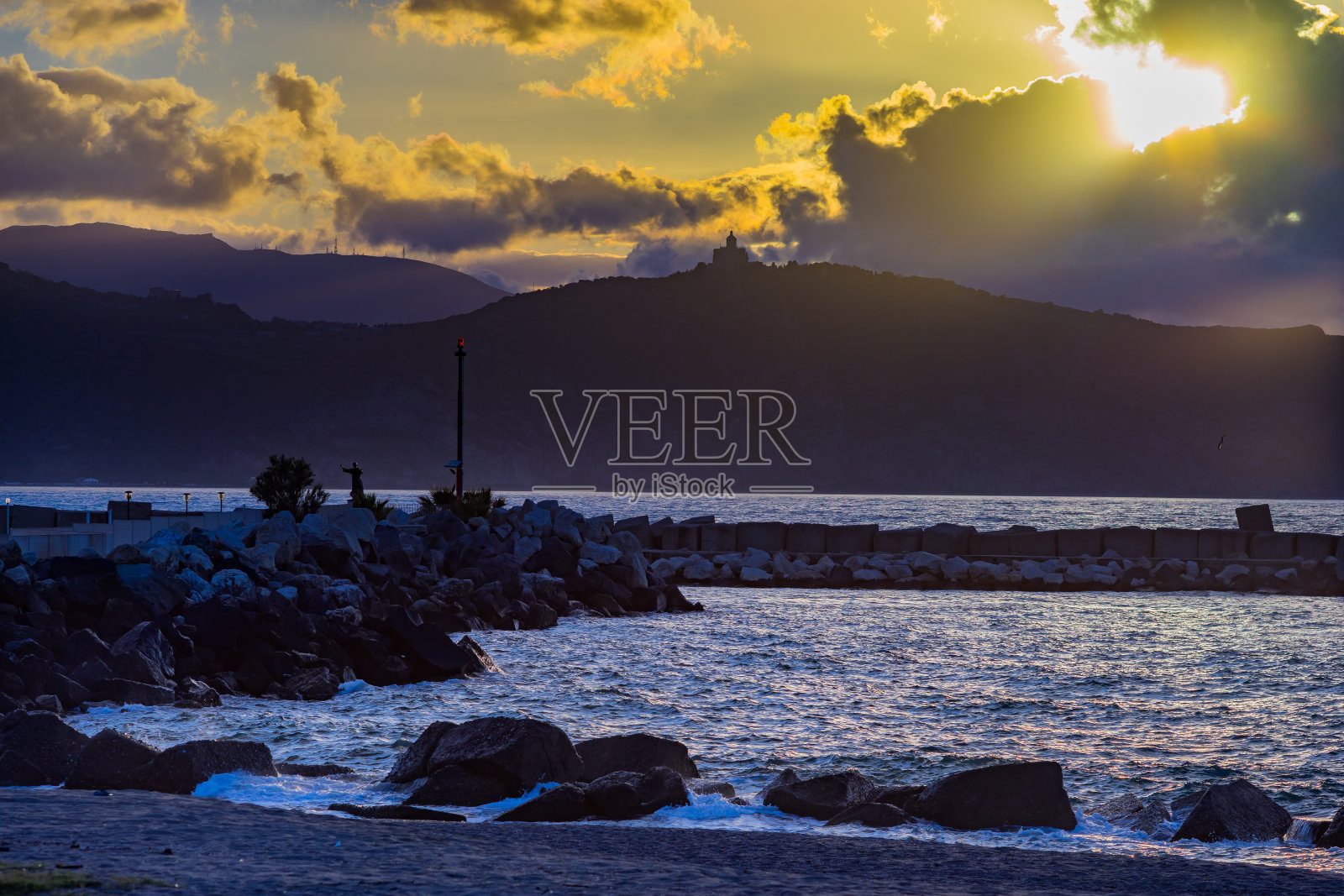 西西里岛廷达里的日落照片摄影图片