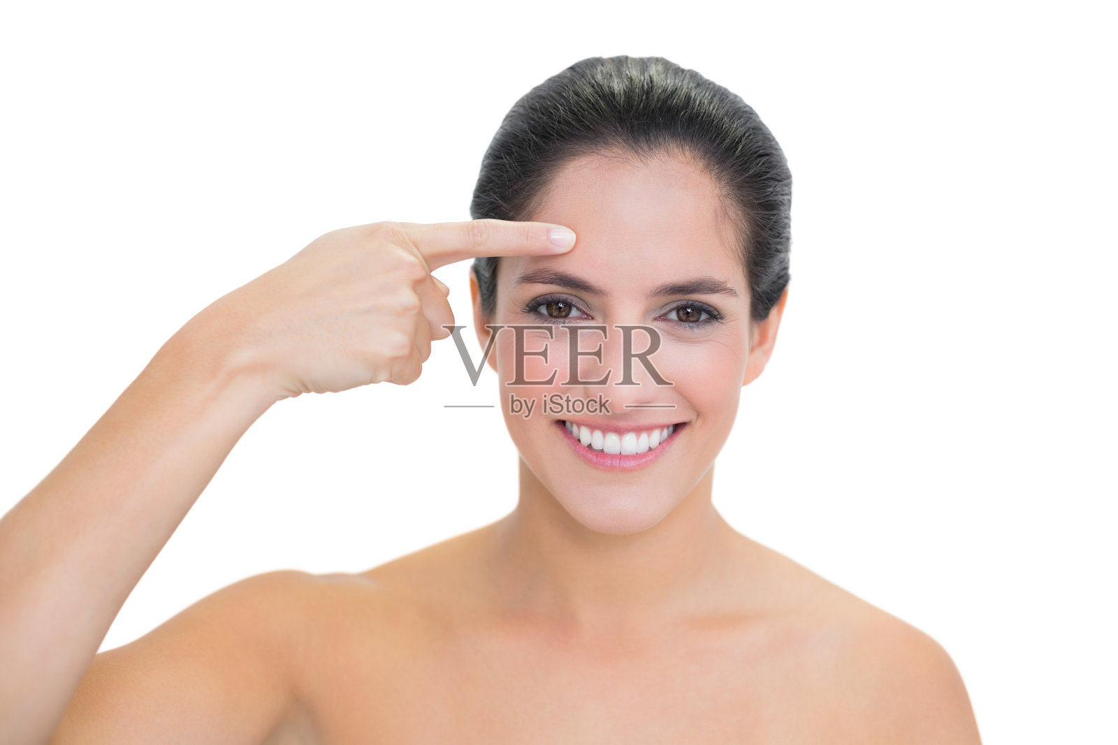 微笑赤裸的黑发指着前额照片摄影图片