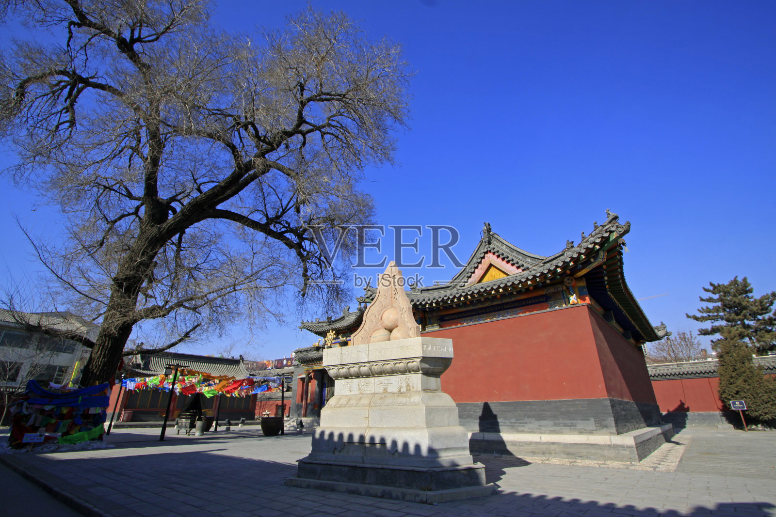 2015年2月5日，中国内蒙古自治区呼和浩特市五塔寺建筑景观照片摄影图片