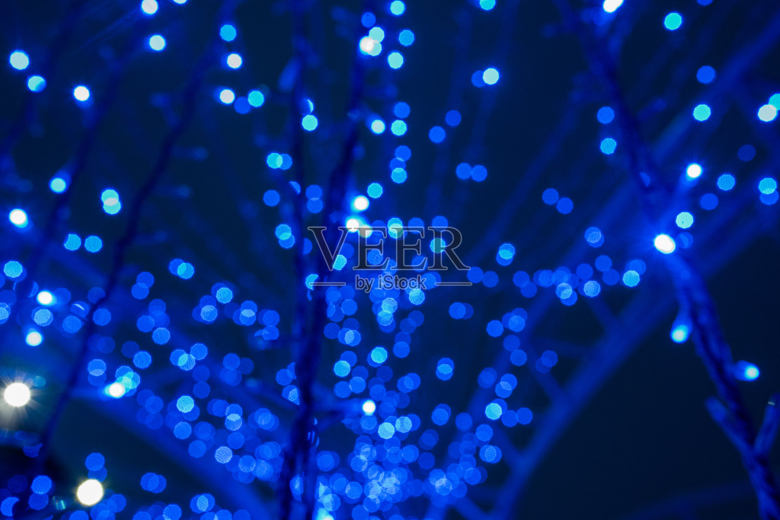 散焦烟花和散焦在新年和复制空间。抽象背景假日照片摄影图片